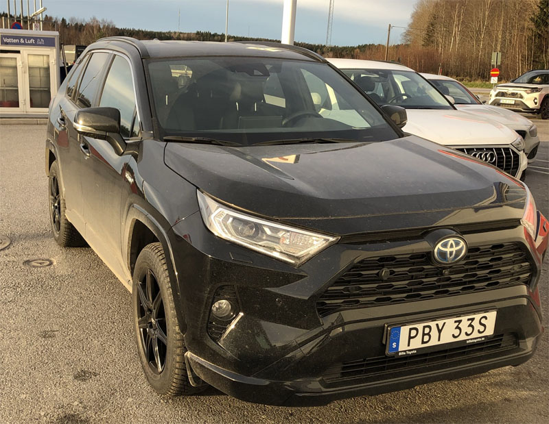 Svart Toyota RAV4 Hybrid AWD stulen i Nacka utanför Stockholm