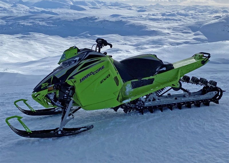 Grön snöskoter Arctic Cat M 8000 stulen i Gällivare
