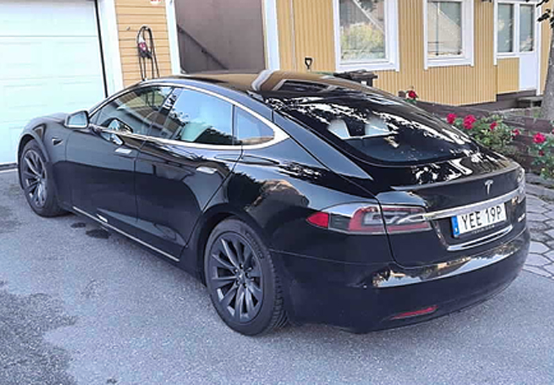 Svart Tesla Model S Ludicrous Performance stulen i Järfälla nordväst om Stockholm